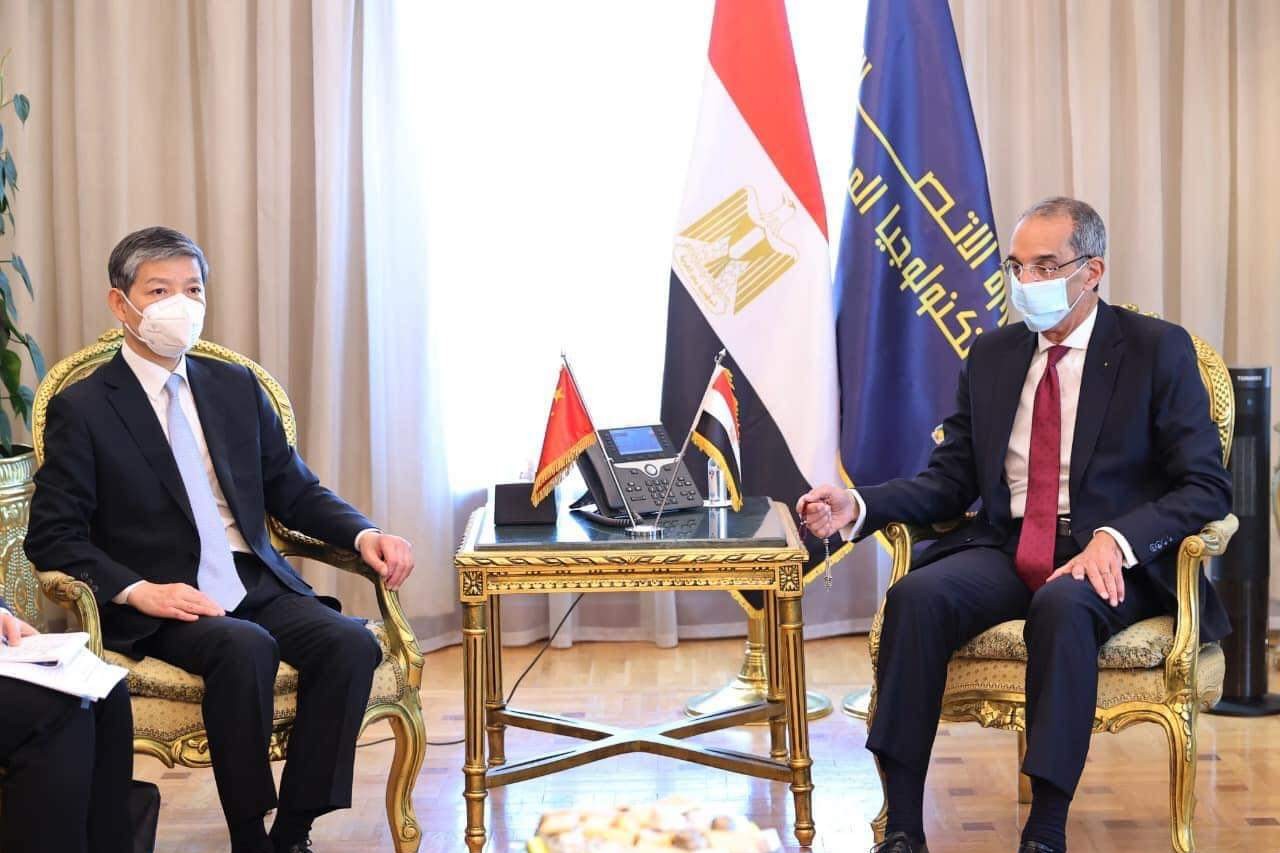 وزير الاتصالات يبحث مع سفير الصين التعاون فى مجالات بناء القدرات الرقمية
