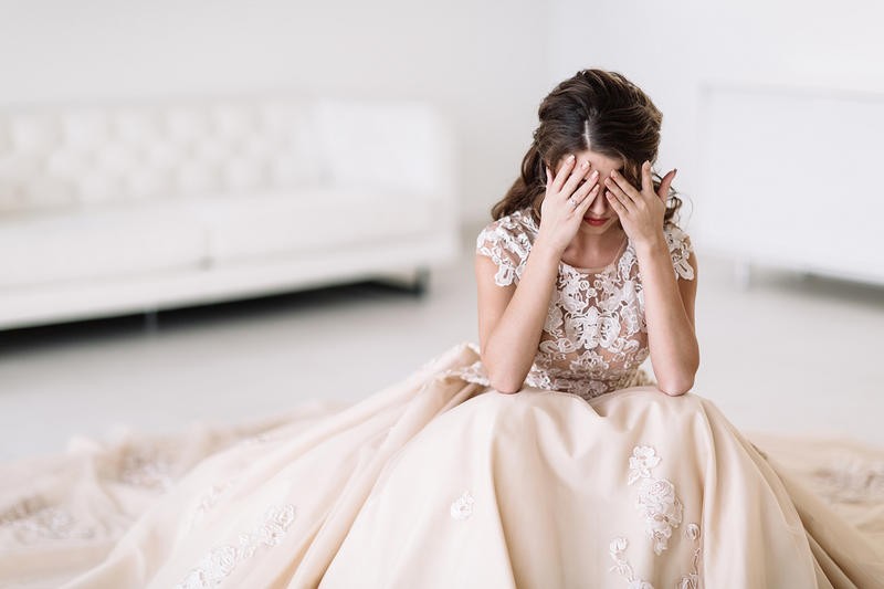 عروس تؤجل حفل زفافها مرتين بسبب