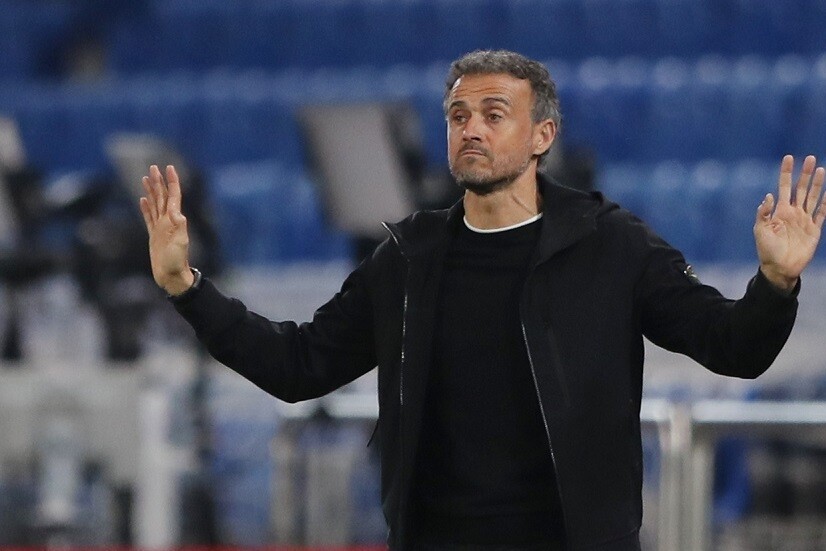 لويس إنريكي يقترب من تدريب مانشستر يونايتد