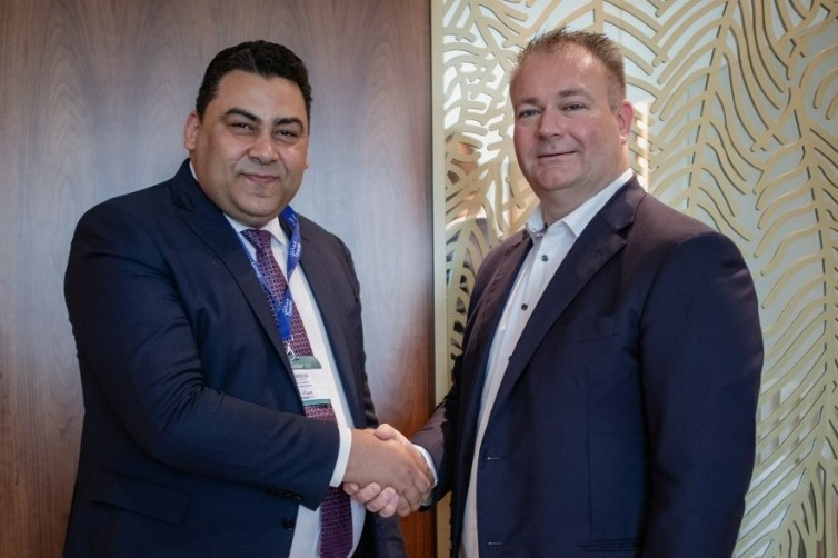 المصرية للاتصالات تعلن بدء تشغيل أول مركز تبادل لحركة الإنترنت EG-IX في مصر بالتعاون مع AMS-IX