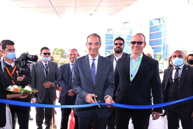 وزير الاتصالات يفتتح فرعين لـ