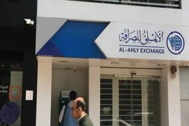 الأهلي ومصر للصرافة تعملان على فترتين في رمضان لمواجهة الإقبال المتزايد على التنازل عن النقد الأجنبي