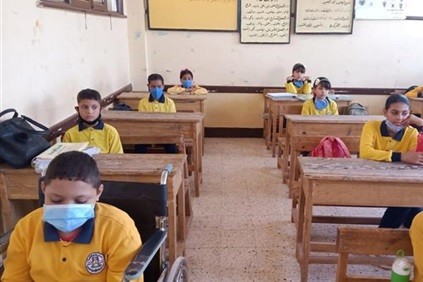 طلاب رابعة ابتدائي يؤدون امتحان الدراسات الاجتماعية وتكنولوجيا المعلومات
