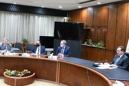 وزير البترول يبحث مع سفير الاتحاد الأوروبي بالقاهرة سبل تعزيز التعاون