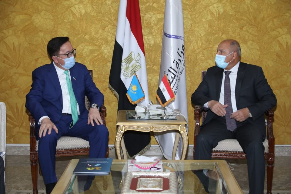 وزير النقل يستقبل سفير كازاخستان لدى مصر لبحث التعاون في مجال السكك الحديدية