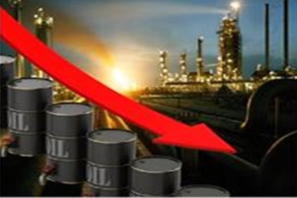 النفط يغلق منخفضًا والعقود الأمريكية للغاز الطبيعي تقفز 6%