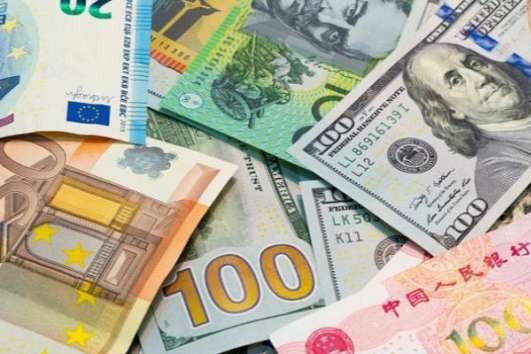 أسعار العملات اليوم الجمعة بالبنوك أمام الجنيه المصري