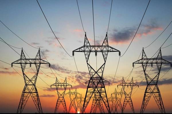 الحكومة تنفي تخفيف الأحمال عن شبكات الكهرباء خلال رمضان