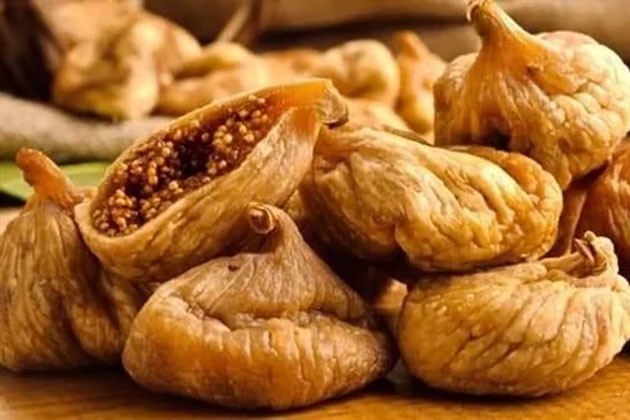 أهمها الحماية من النوبات القلبية.. إليكِ فوائد تناول التين المجفف للصائم