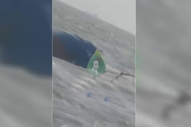 شاهد .. صور أولية للسفينة الغارقة قبالة تونس والمحملة بالوقود