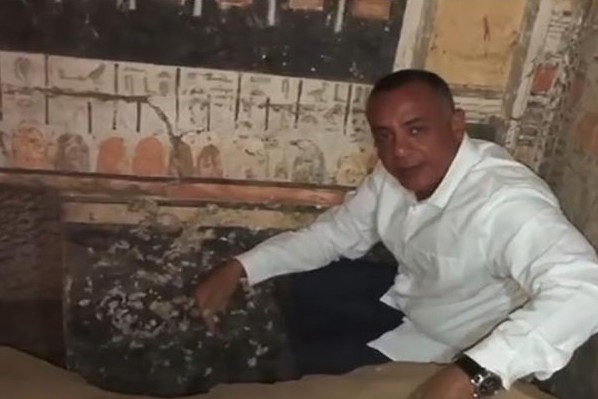 تفاصيل اكتشاف مقبرة