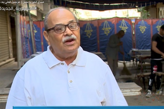 شاهد .. عم جميل رجل قبطي يعد موائد الرحمن للمسلمين في شبرا منذ 44 عاما