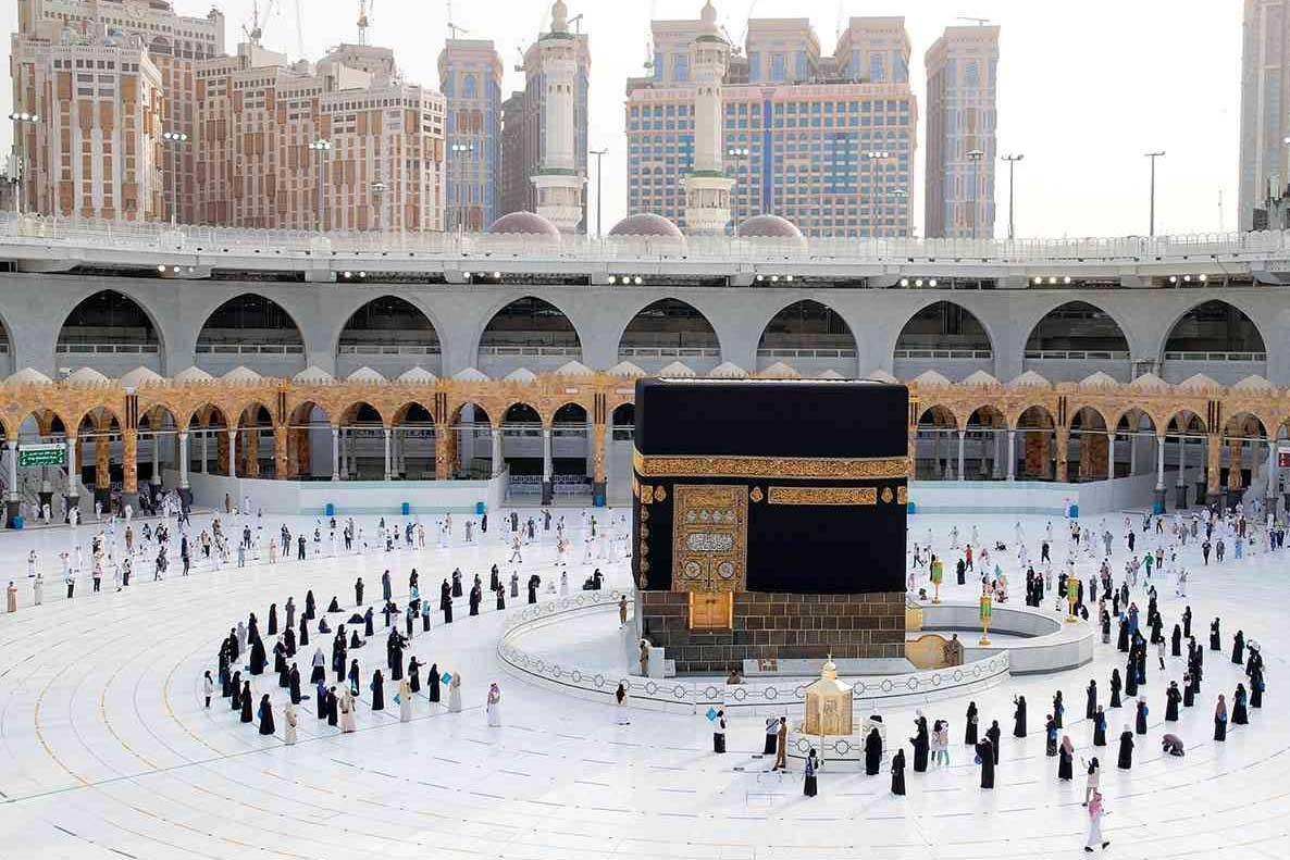 تعتمد على توفير تأشيرات افتراضية.. احذر.. برامج وهمية لرحلات العمرة من السماسرة