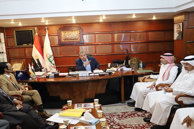 وزير القوى العاملة يبحث مع القنصل السعودي سفر العمالة المصرية لموسم الحج