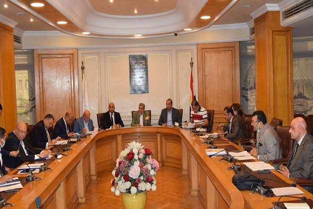 تنفيذًا لتوجيهات السيسي.. الغرف التجارية تشكل لجنة لرصد الأسعارعلى أرض الواقع
