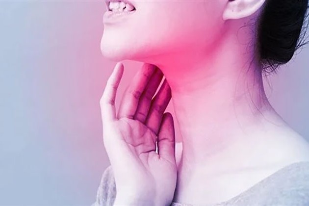 3 علاجات طبيعية لمحاربة التهاب اللوزتين