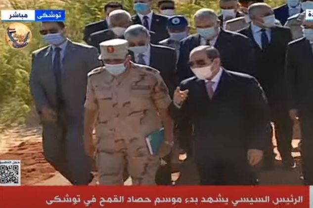الرئيس السيسي يشهد بدء موسم حصاد القمح في توشكى بجنوب الوادى