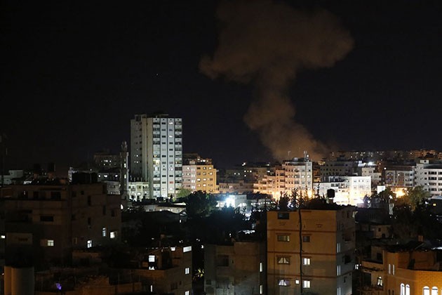 شاهد .. طائرات حربية إسرائيلية تستهدف موقعا للفصائل الفلسطينية في قطاع غزة