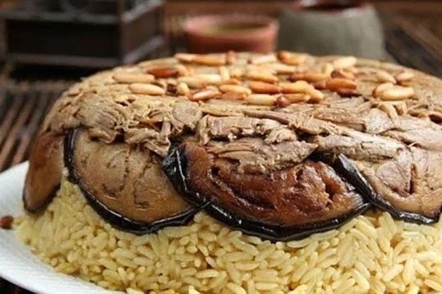 طريقة عمل المقلوبة باللحم والباذنجان