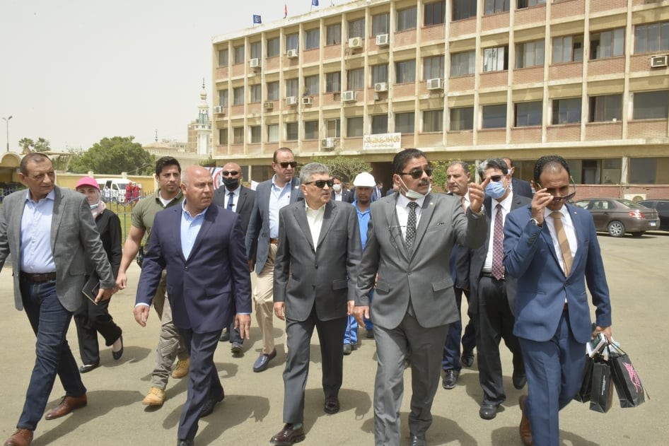 وزير النقل ورئيس قناة السويس يبحثان بناء أسطول مصري من سفن الصب والوحدات المعاونة