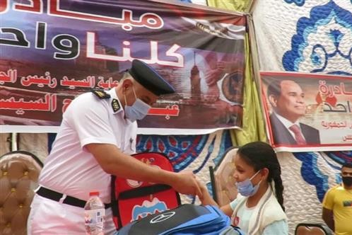 الداخلية تهدى عبوات كحك بدور رعاية الأطفال والمسنين والمستشفيات بمناسبة عيد الفطر
