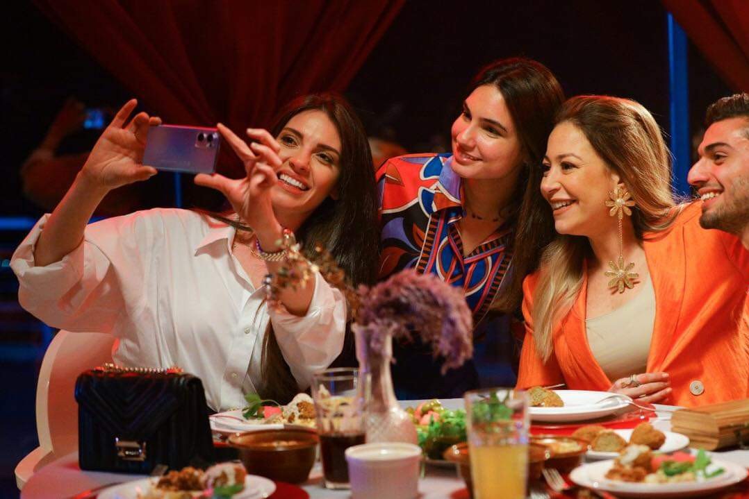 OPPO تختار منة شلبي لتقديم سلسلة Reno خلال شهر رمضان