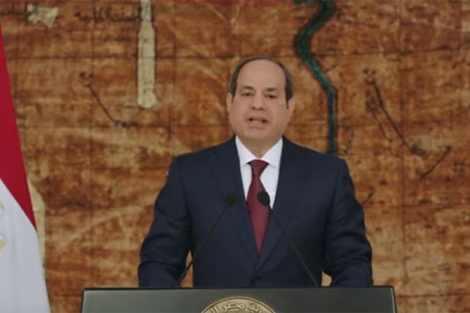 السيسي: الإنسان المحور الأساسي في عملية التنمية.. وبالعمل تبنى الأمم والحضارات
