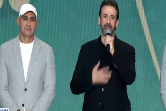 شاهد .. ياسر جلال يقف أمام الرئيس السيسي في احتفالية عيد الفطر