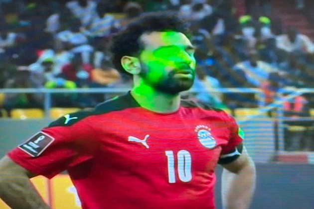 فيفا يعاقب السنغال بإقامة مباراة بدون حضور جماهير وغرامة 175 ألف فرانك