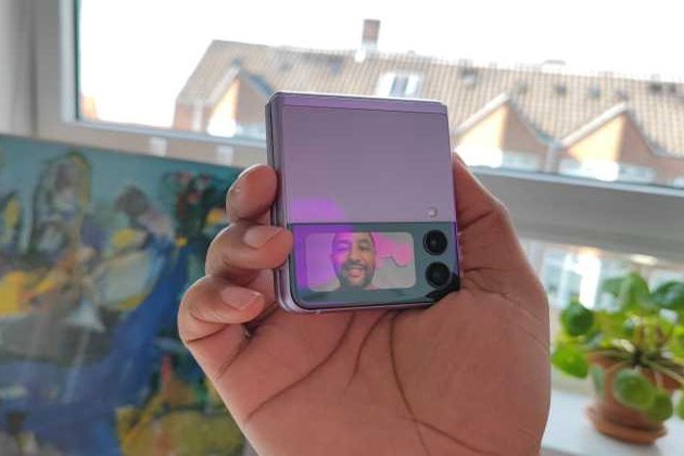 مزود ببطاريتين.. مزايا هاتف «Galaxy Z Flip 4» القابل للطى