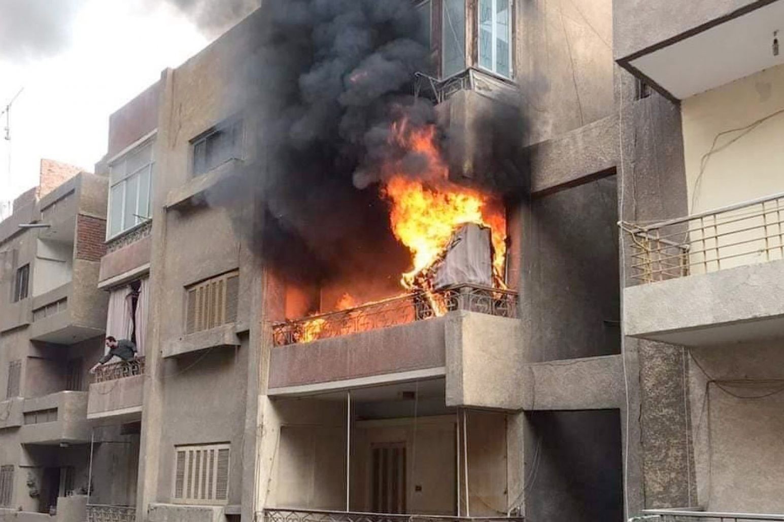 اندلاع حريق داخل شقة بالعجوزة