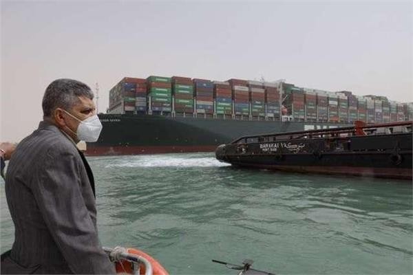 ربيع: توسعة قناة السويس مشروع قومي