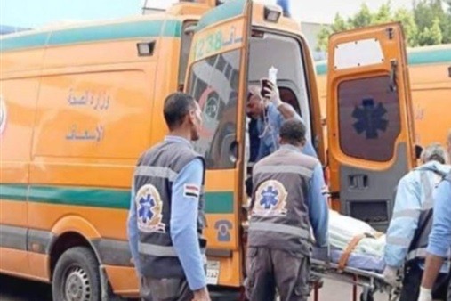 بالأسماء.. إصابة 4 شباب في انقلاب سيارة ملاكي بقنا