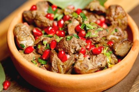 بطريقة اللبنانية عمل كبدة الفراخ بدبس الرمان