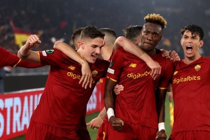 روما في مباراة صعبة أمام فيورنتينا بالدوري الإيطالي الليلة