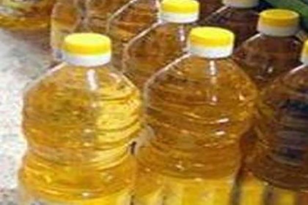 ضبط 4.3 طن مسلي وزيت طعام قبل بيعها بأزيد من السعر داخل مخزن بالقليوبية