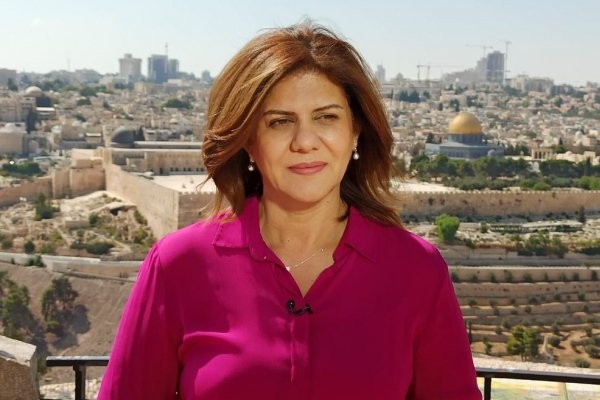 شاهد .. السوشيال ميديا تهتز بعد استشهاد الصحفية شيرين أبوعاقلة
