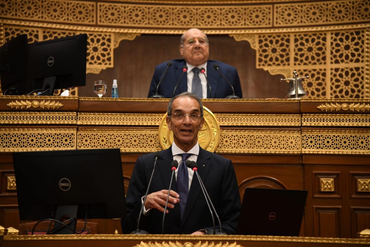 وزير الاتصالات: السماح بفتح الشركات الافتراضية دون التقيد بوجود مقر