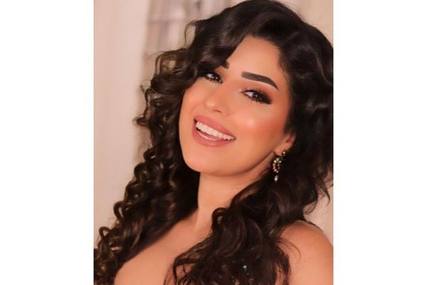 شاهد..ايتن عامر بإطلالة أنثوية