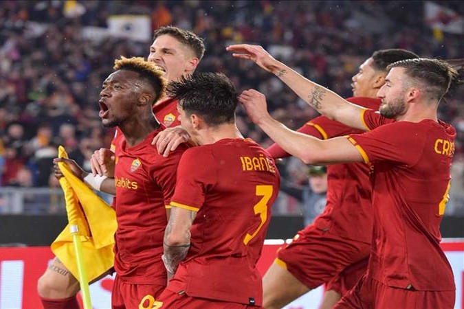 نهائي دوري المؤتمر الأوروبي.. تعرف على موعد مباراة روما وفينورد الهولندي والقنوات الناقلة