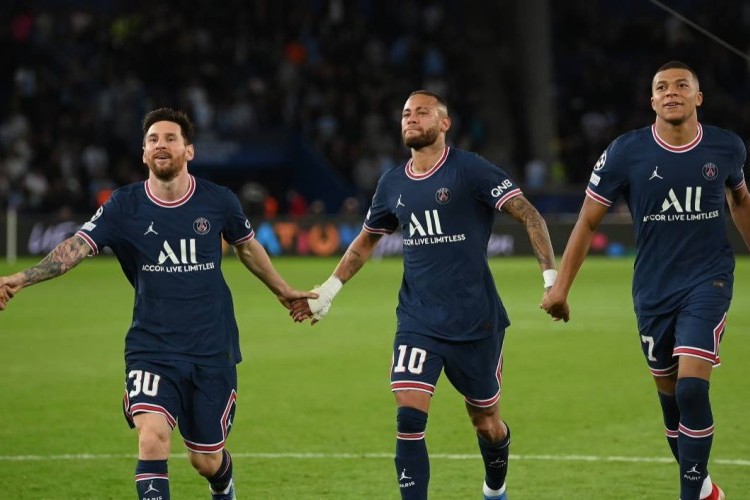باريس سان يختتم منافسات الدوري الفرنسي ويحتفل بلقب الدوري الفرنسي