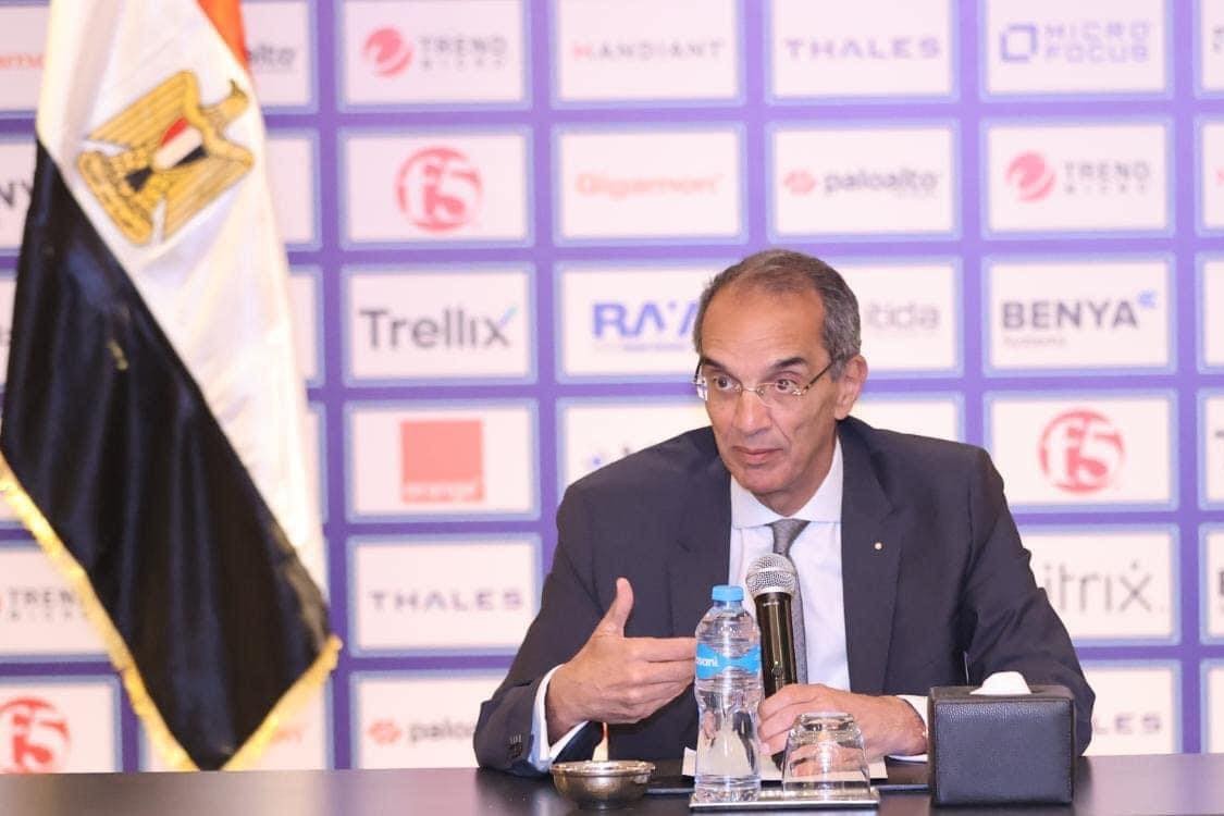 وزير الاتصالات: نعمل على خلق بيئة جاذبة للاستثمارات فى هذه الصناعة الواعدة