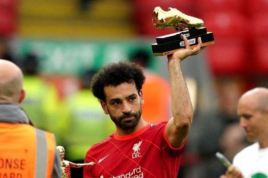 كريم عبدالعزيز يهنئ محمد صلاح بجائزة الحذاء الذهبي للبريميرليج