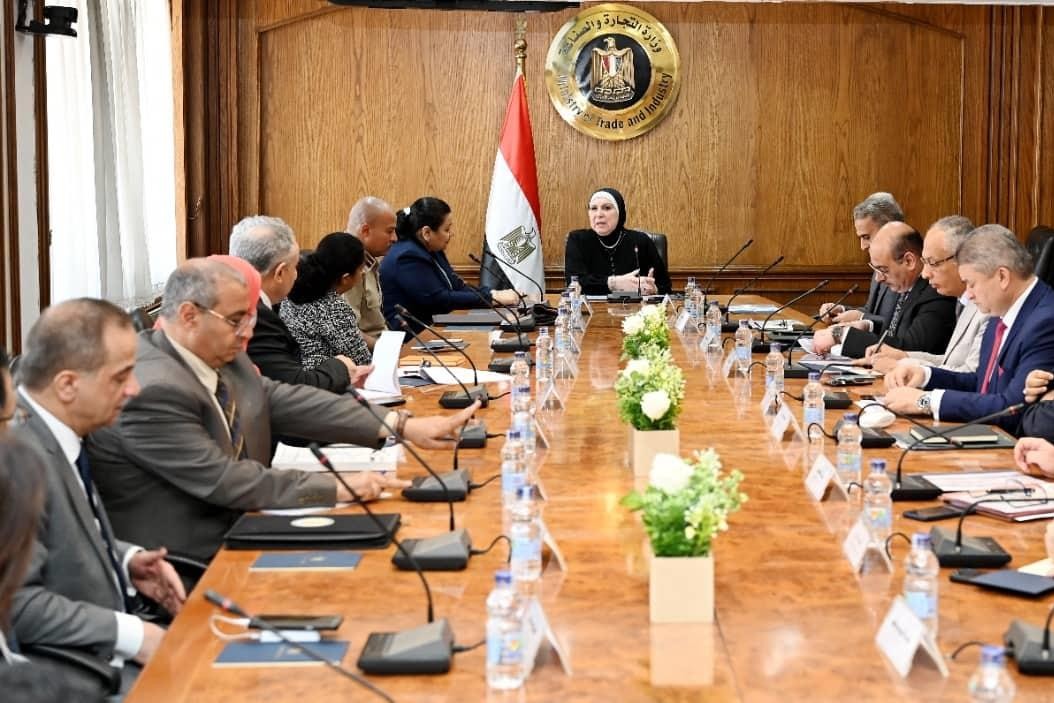 وزيرة التجارة تترأس الاجتماع الأول للجنة حوكمة سوق الأجهزة التقويمية والأطراف الصناعية