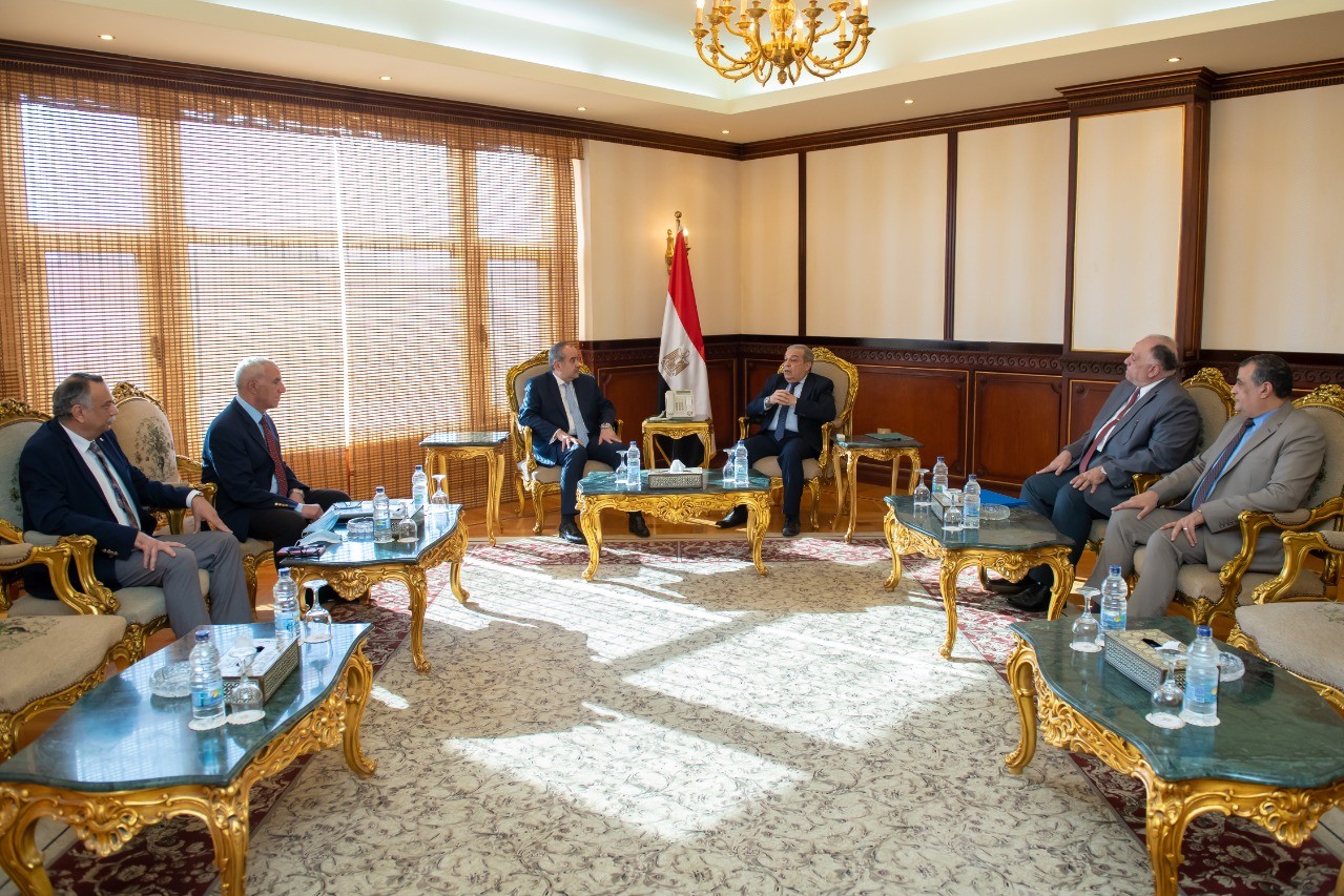 وزير الطيران المدني: التوسع في استخدام وسائل النقل