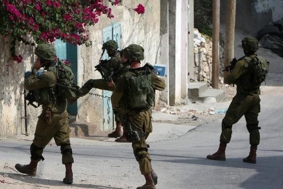 الاحتلال الإسرائيلي يطلق الرصاص المطاطي والغاز في الضفة الغربية وإصابة 42 فلسطيني