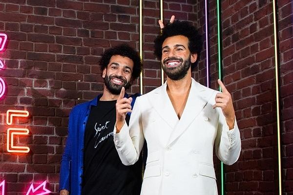 آخرهن رانيا يوسف.. فنانات ظهرن مع تمثال محمد صلاح في متحف