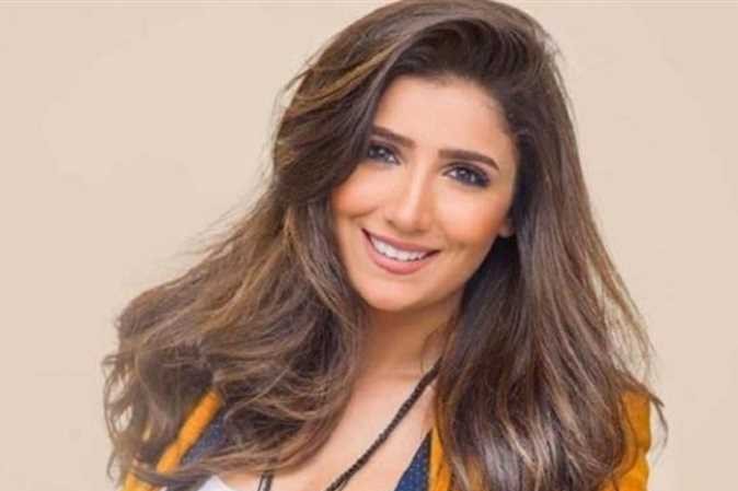 أحاول التنويع في أدواري وأتمنى المشاركة في عمل تاريخي.. أبرز تصريحات مي عمر في