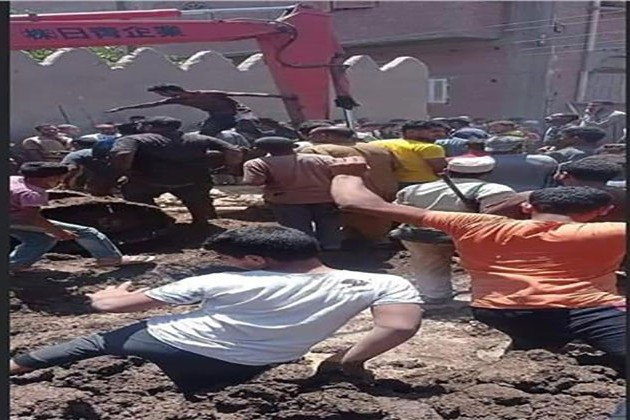 مصرع عامل انهارت عليه كتلة ترابية أثناء حفر مشروع بسوهاج
