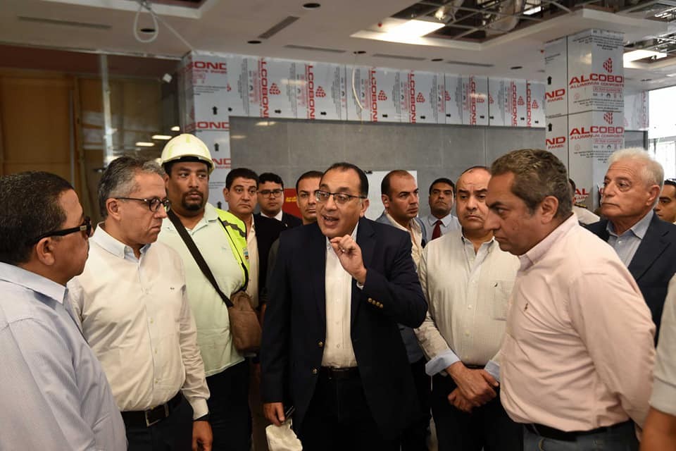 شاهد .. رئيس الوزراء يتفقد أعمال تطوير وتوسعة مطار شرم الشيخ الدولي